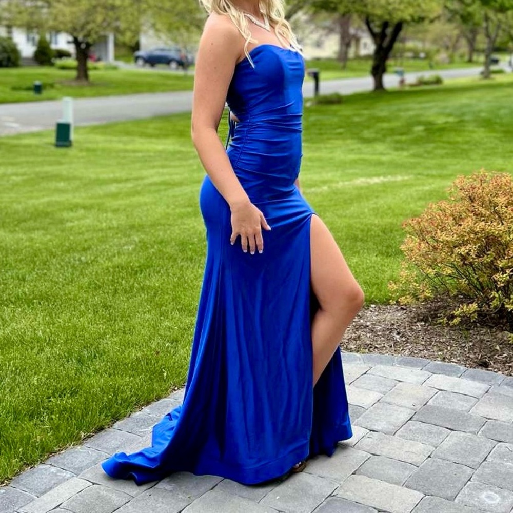 Elegant Blue Evening Gown